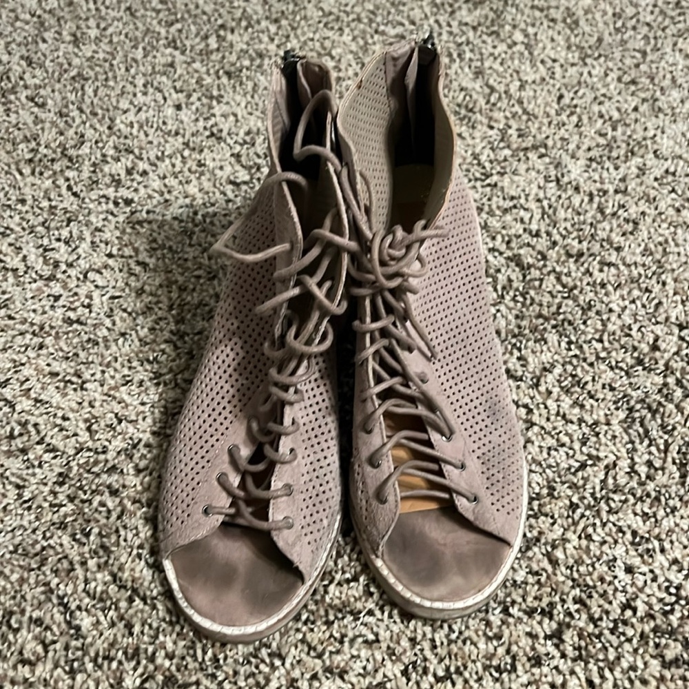 Dolce Vita Lace Up bootie